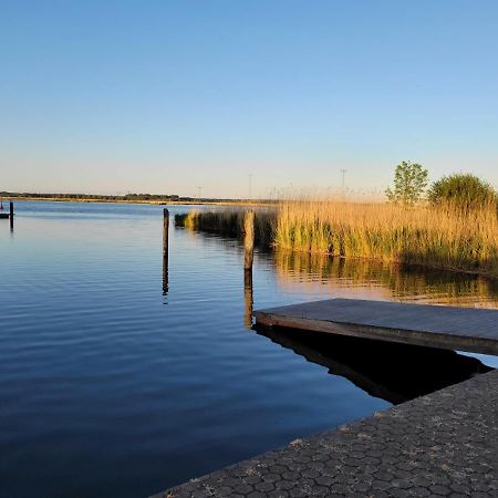 4 Sterne Dtv Floating House Hotel Kroslin Exterior photo