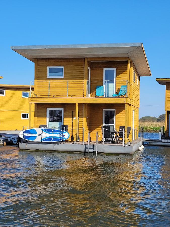 4 Sterne Dtv Floating House Hotel Kroslin Exterior photo